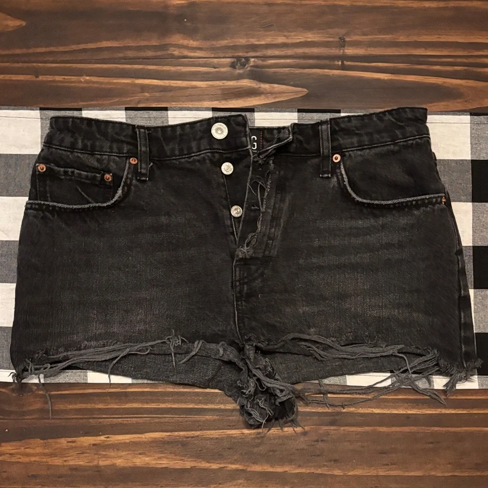 Bdg summer cut off black jean Distressed Denim Shorts 31